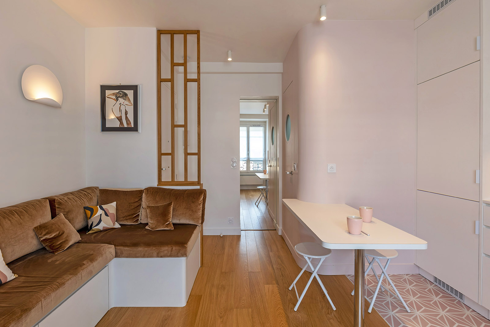 25 m2 optimisé - La vue du salon vers la chambre - Flora Auvray architecte d'intérieur